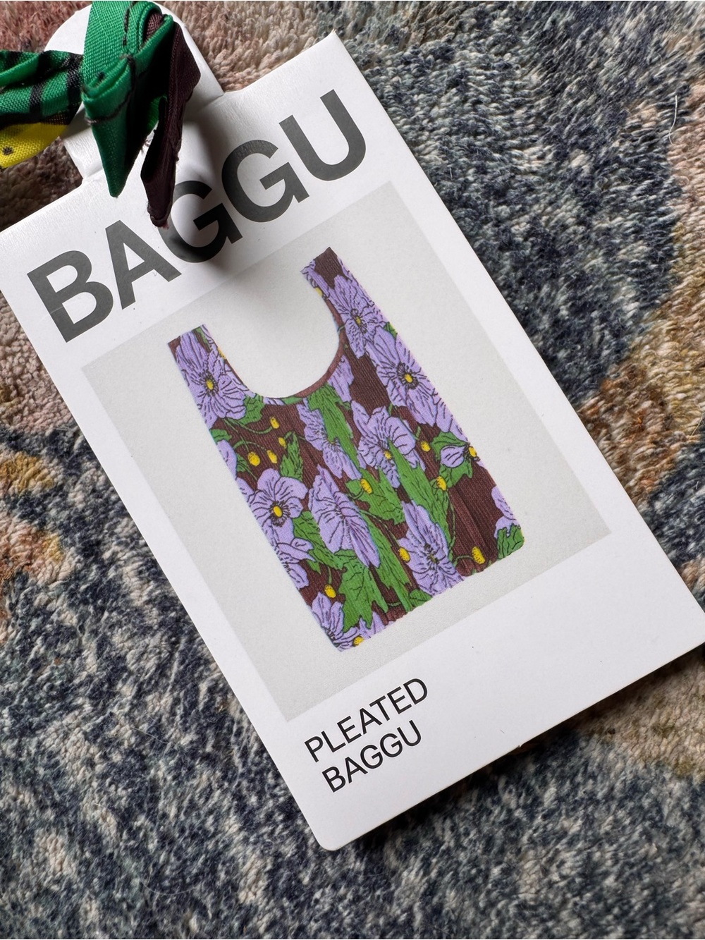 BAGGU Pleated Purple Floral Bag with Green Leaves NWT in Maroon Poppy - Picture 2 of 4